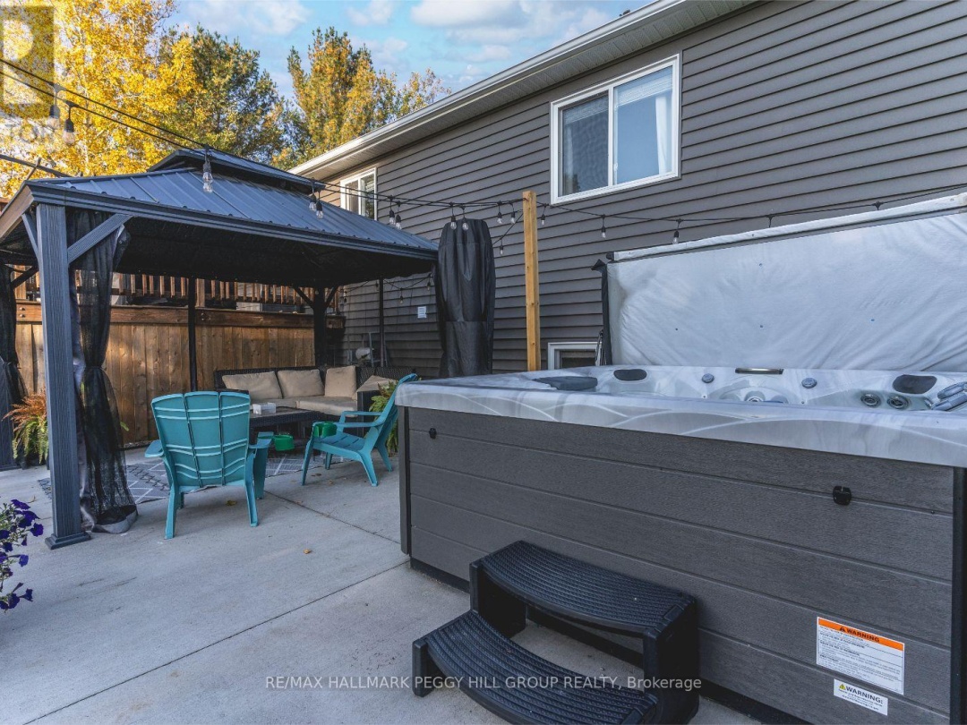 285 WARMINSTER SIDEROAD, 
