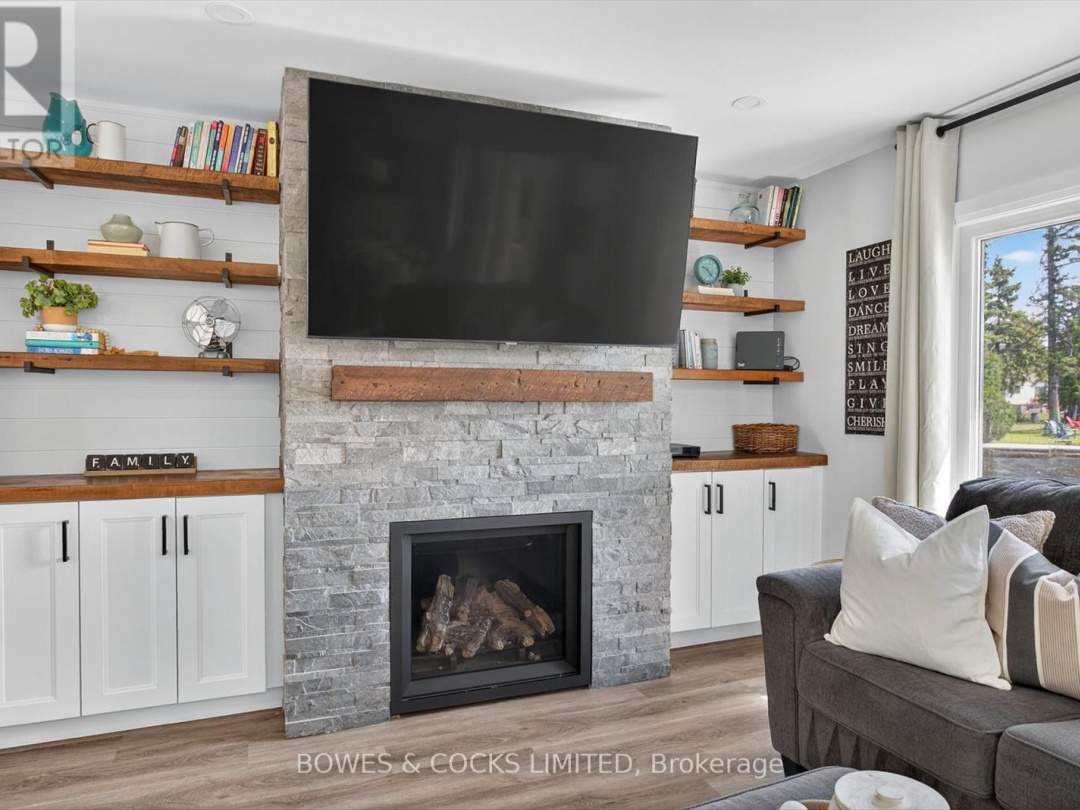 32 STURGEON GLEN ROAD, 