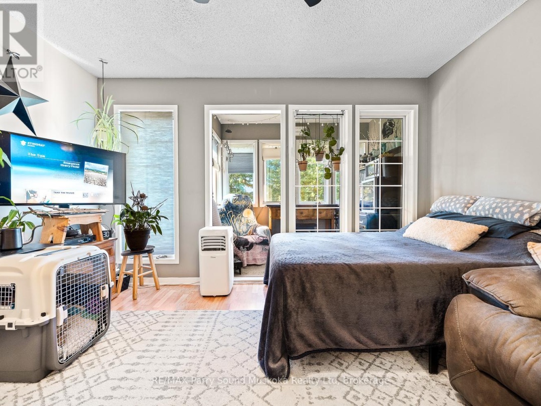 18 GEORGIAN BAY AVENUE, 