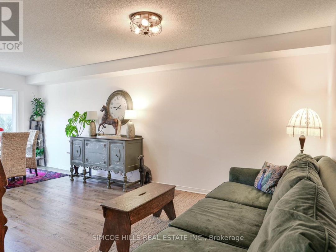 17 - 492 LACLIE STREET, 