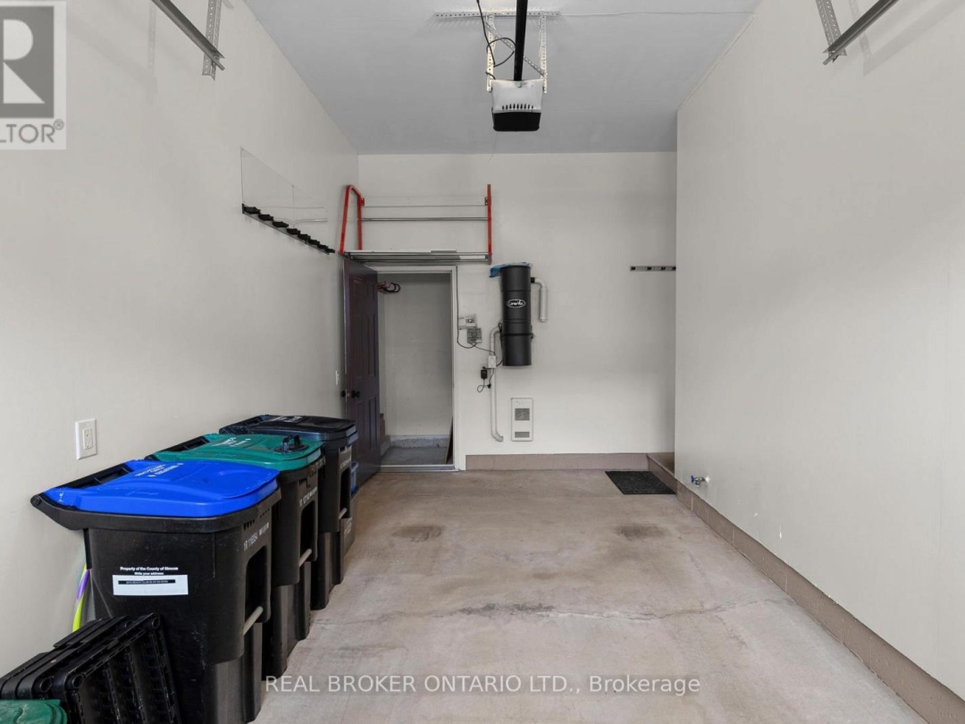 3315 BEACH CLUB BOULEVARD, 