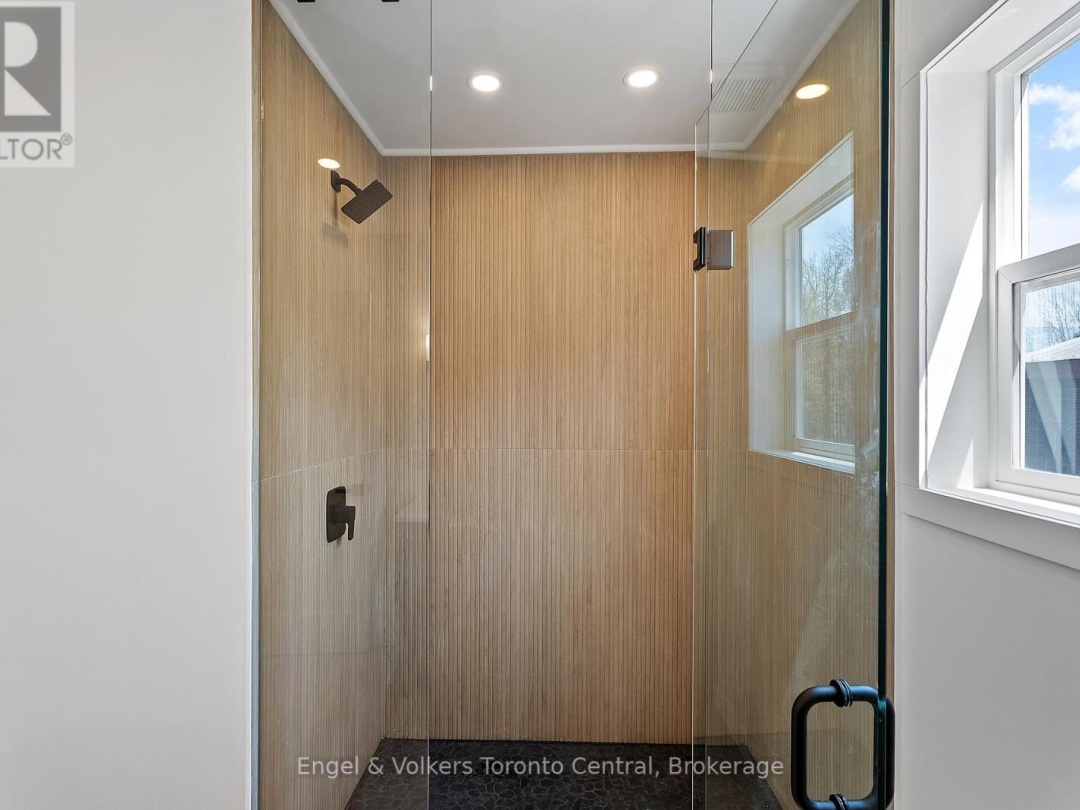 1457 Lake Joseph Road, Mctaggart Lake