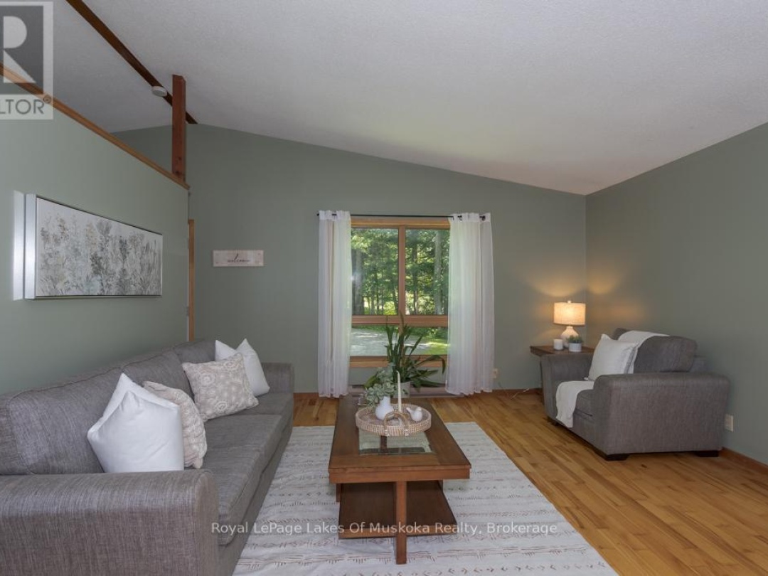 10 MUSKOKA PINES ROAD, 