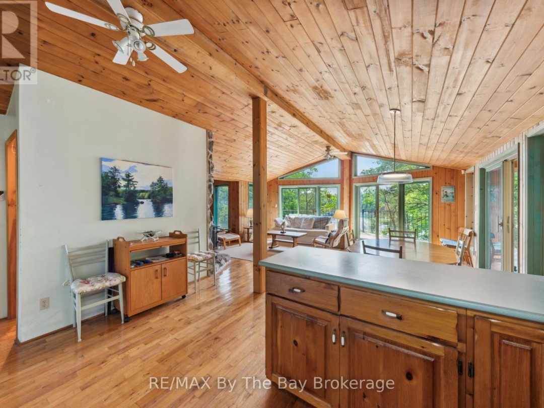 12 IS 3900 GEORGIAN BAY, 