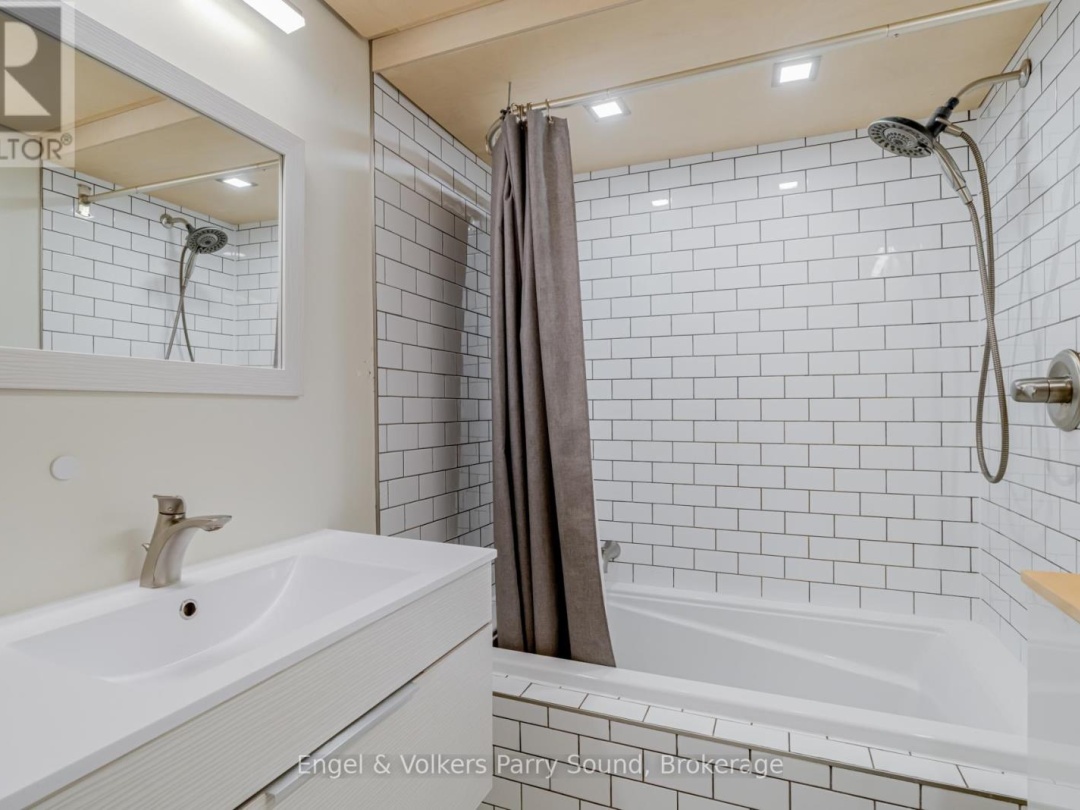 6 HARMONY LANE, 
