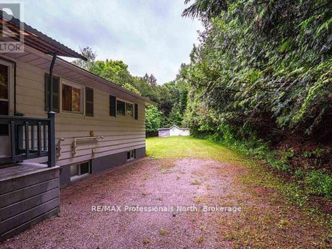 1981 HORSESHOE LAKE ROAD, Horseshoe Lake