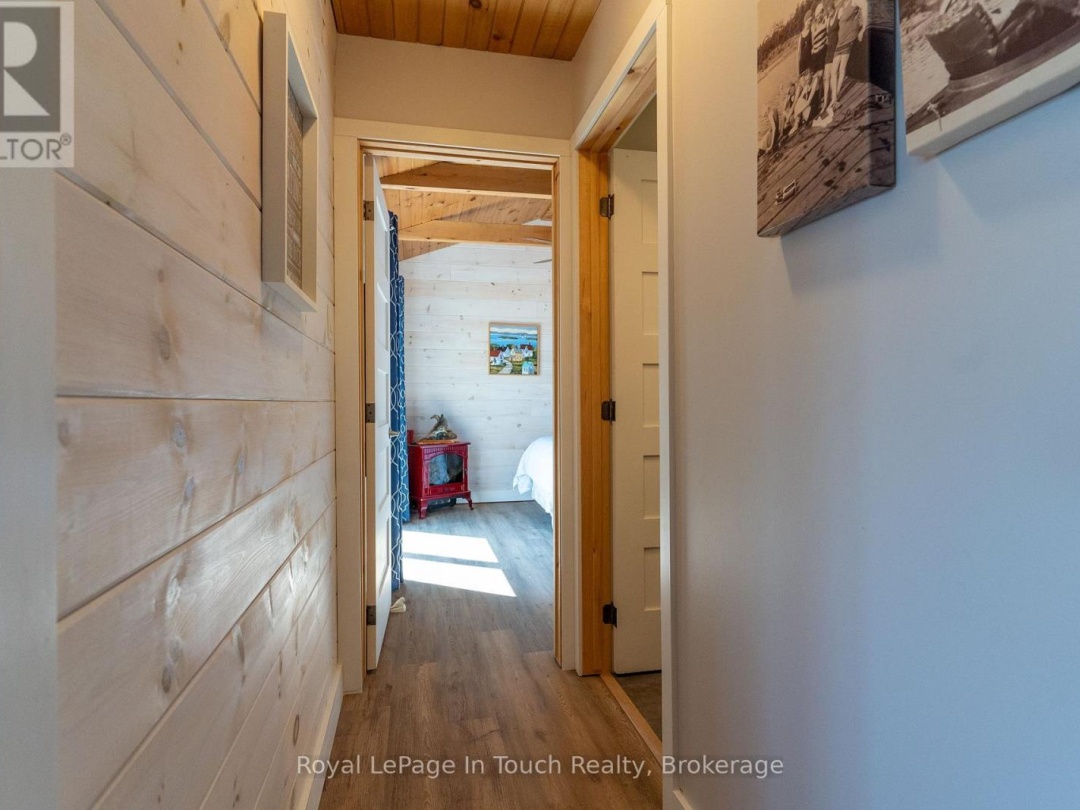 6980 ISLAND 1810, 