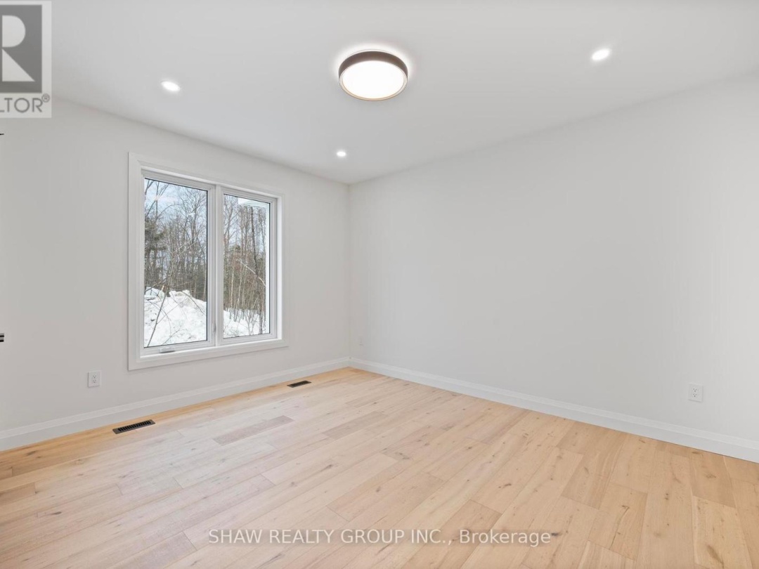 33 GLEN EAGLE COURT, 