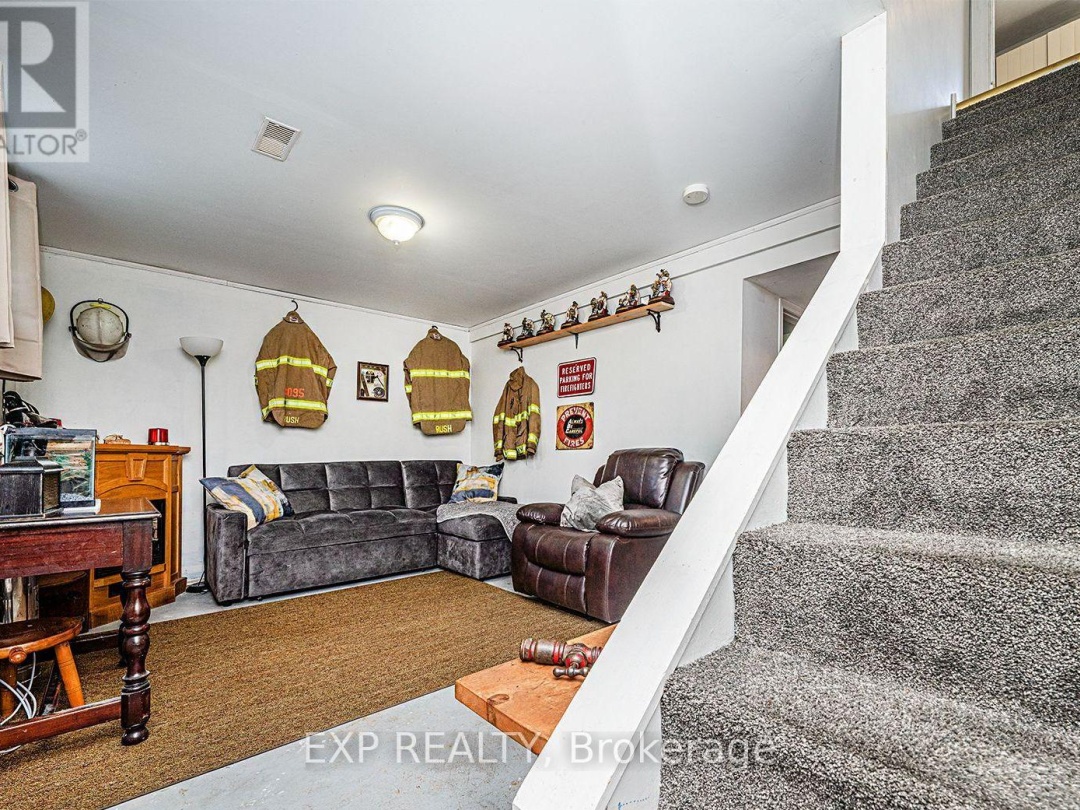 8 PINEWOOD BOULEVARD, 