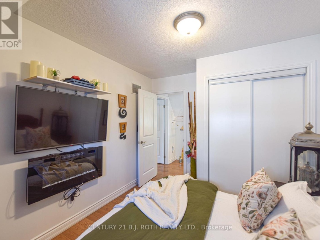 15 - 5 INVERMARA COURT, Lake Simcoe