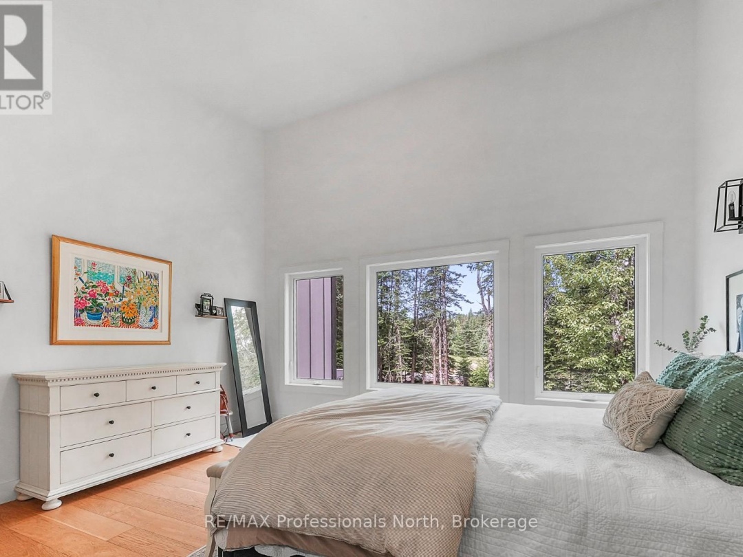 1086 STOTHART CREEK ROAD, 
