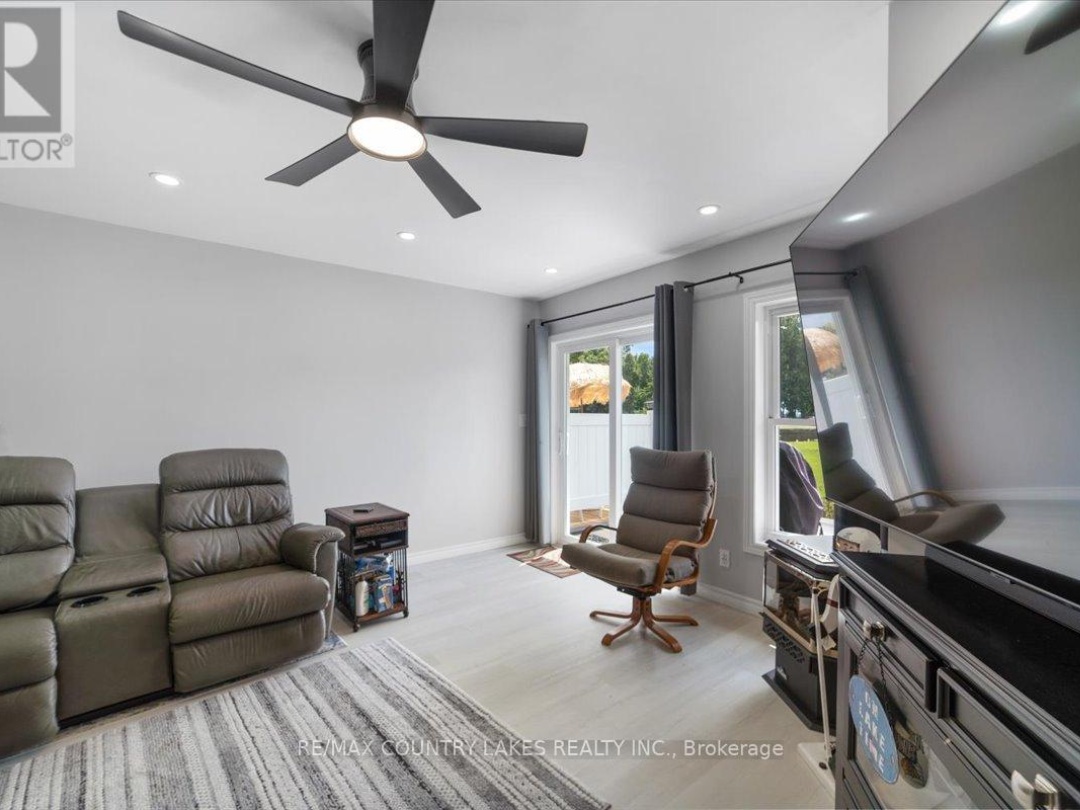 9 3 Paradise Boulevard, Lake Simcoe