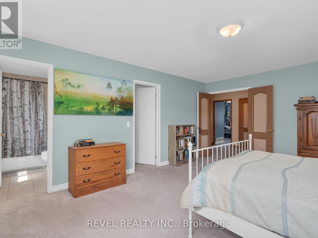 36 800 West Ridge Boulevard, Orillia