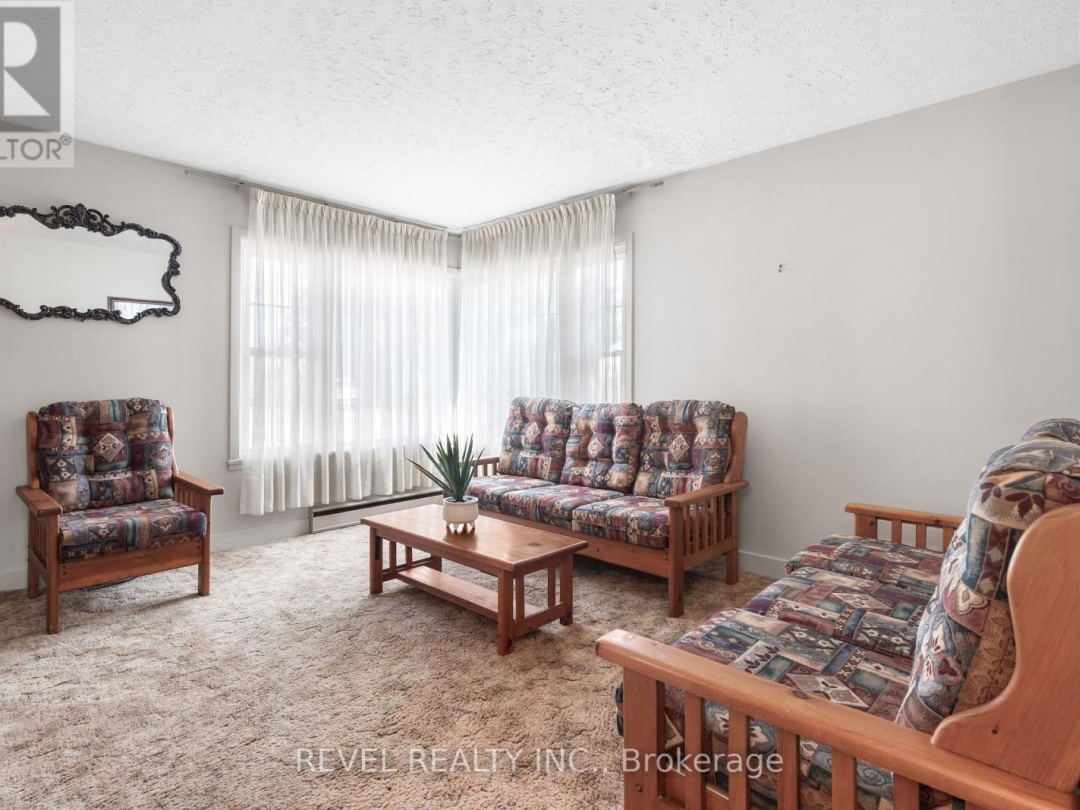 72 KING STREET W, 