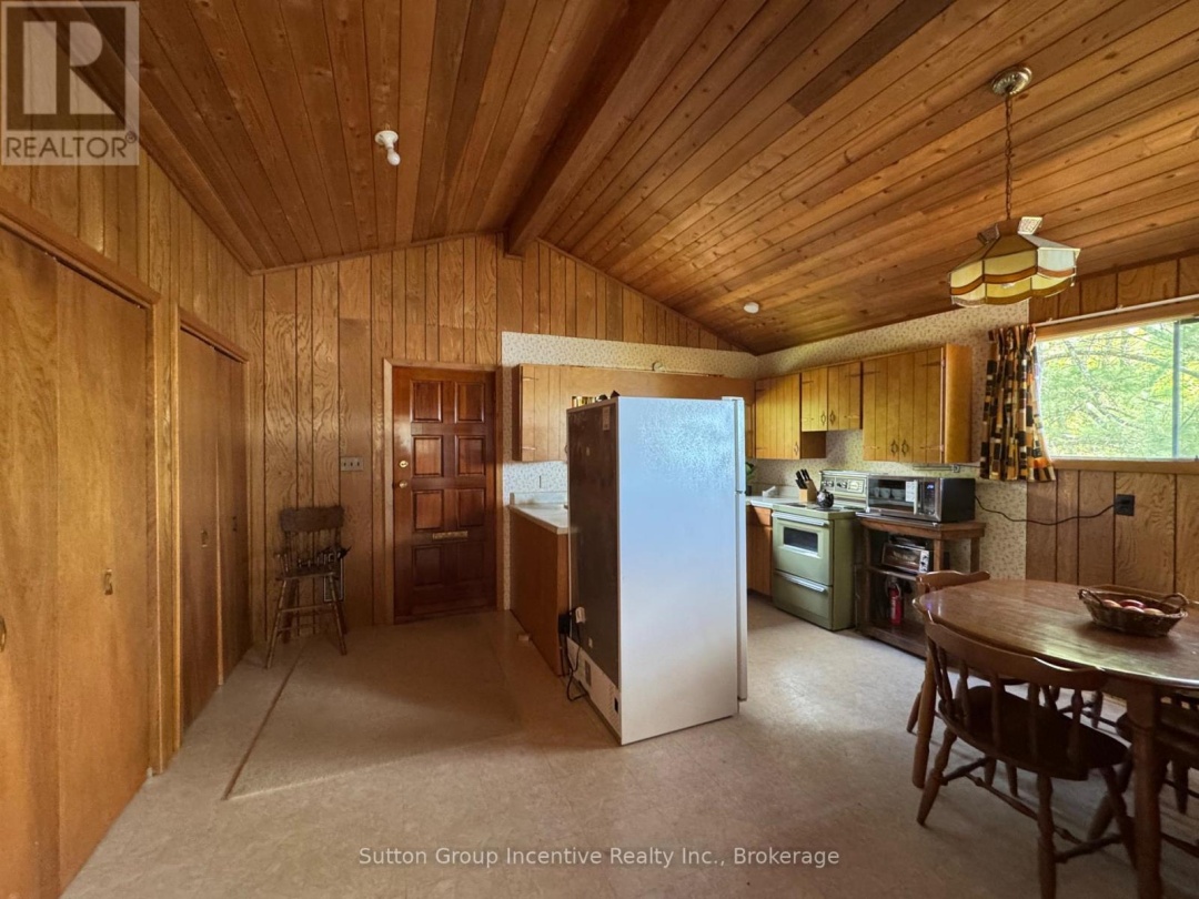 1017 Goldfinch Court, Sparrow Lake