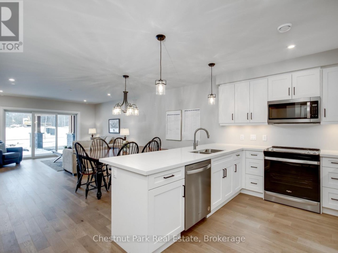 205 200 Anglo Street, South Muskoka Lake