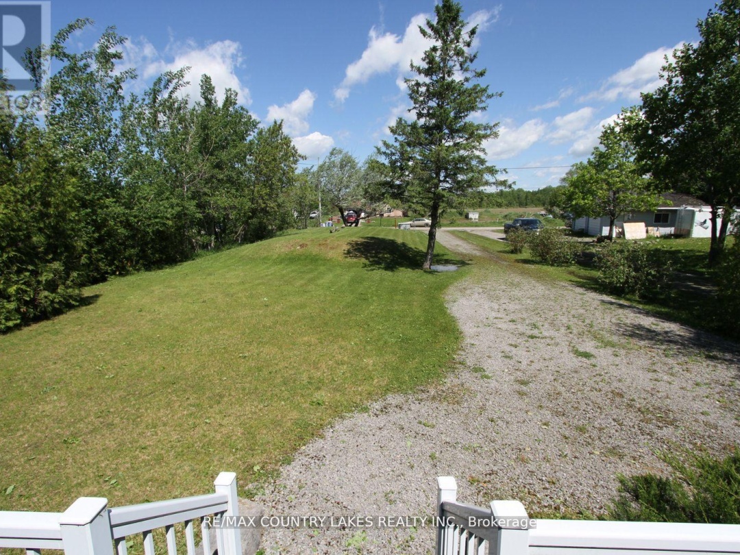 275 MCGUIRE BEACH ROAD, Canal Lake
