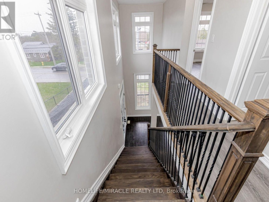 637 SIMCOE STREET, 