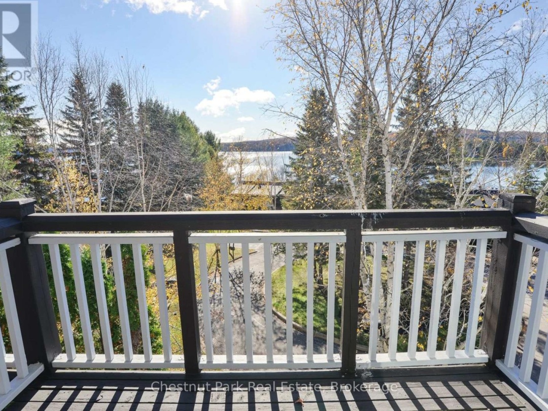 4 Turner Drive, Peninsula Lake