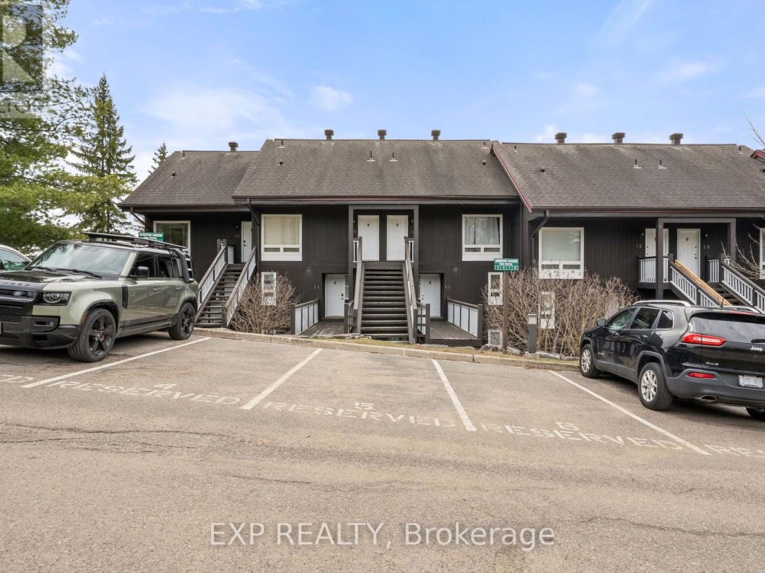 6 12 Turner Drive, Peninsula Lake