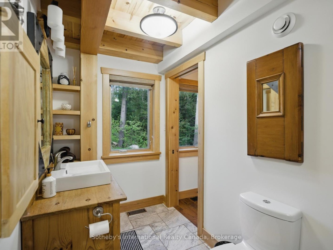 1075 ELMHURST LANE, Kennisis Lake