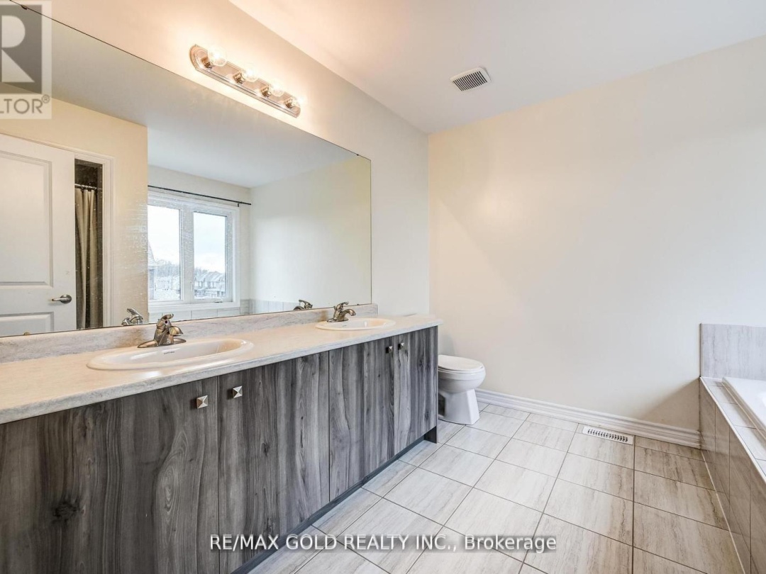 84 Atlantis Drive W, Orillia