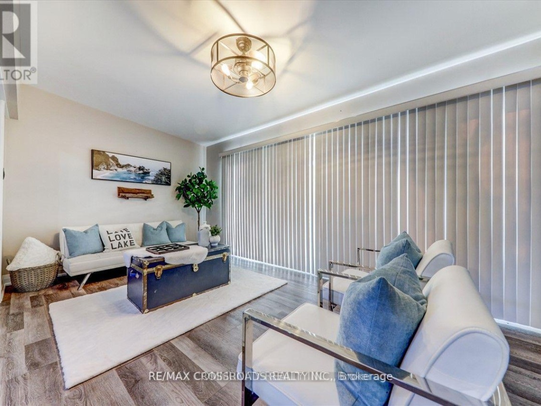 5794 Victoria Park Road, 