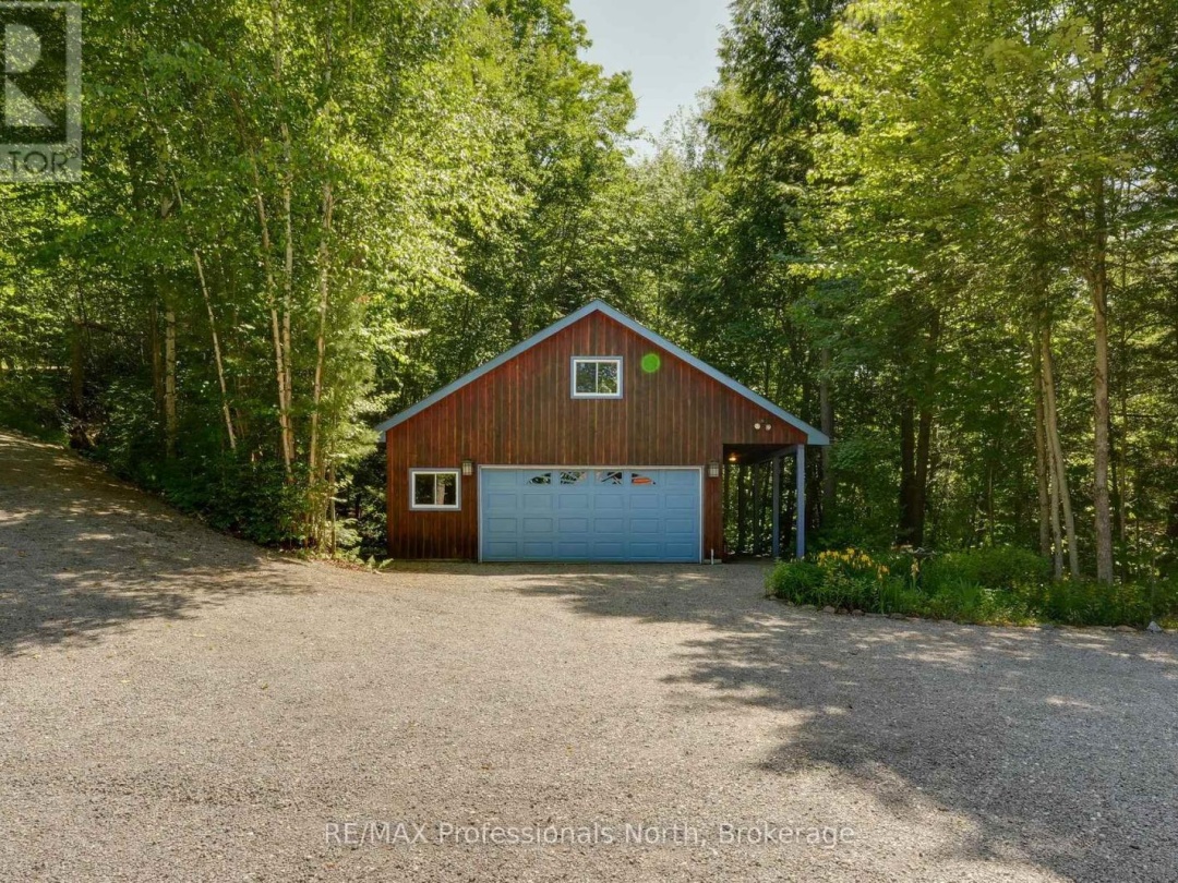 1055 BOXSTOVE POINT TRAIL, 