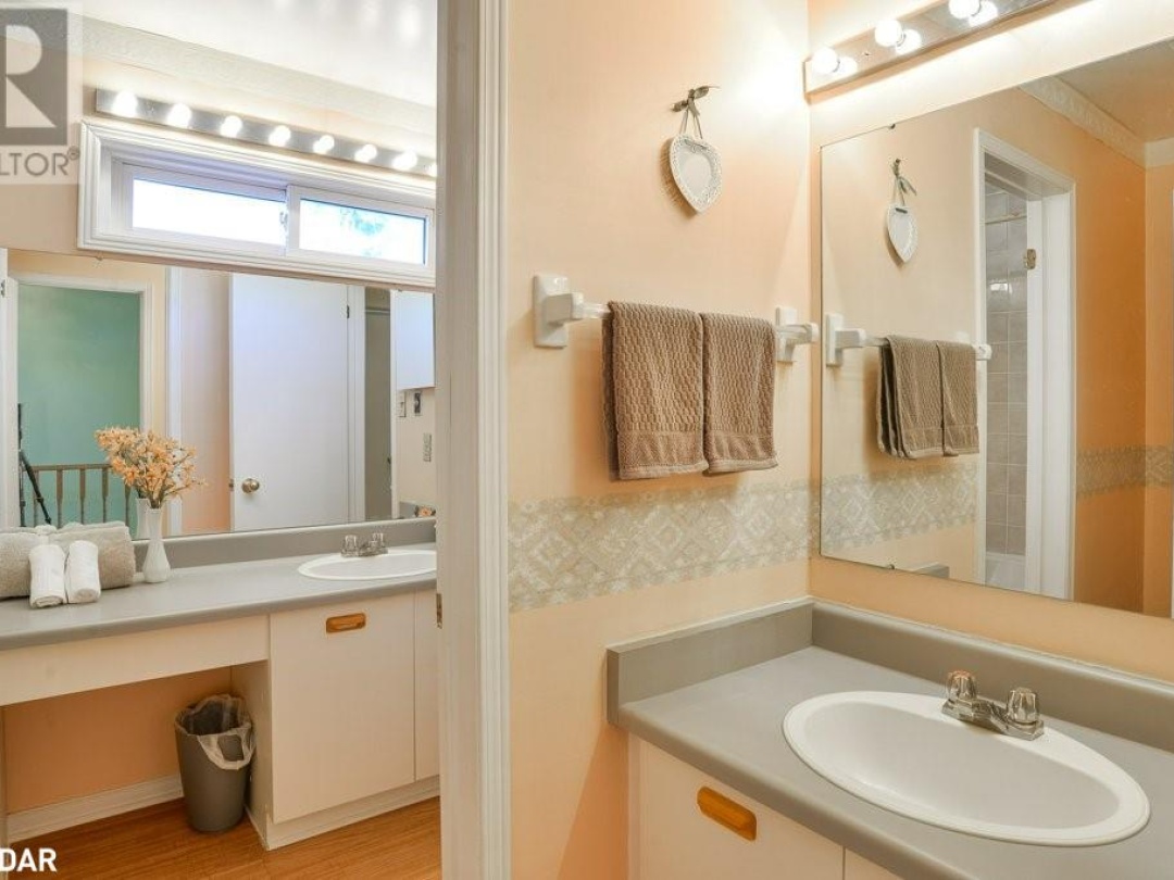 31 Laguna Parkway Unit# 1, Lake Simcoe