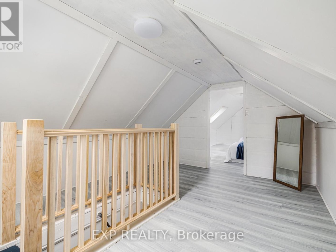 11 FARRER STREET, 