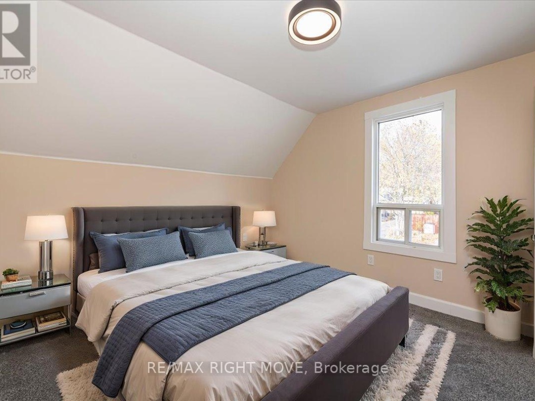 89 DOUGLAS STREET, Orillia