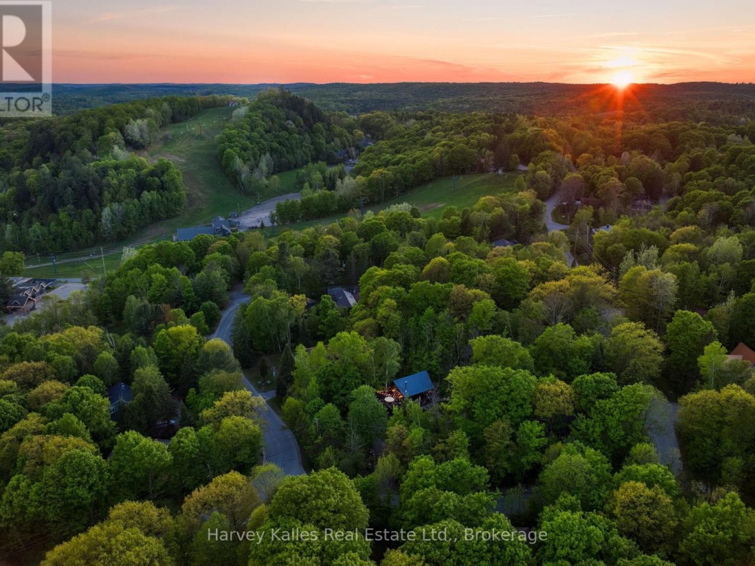 157 Chalet Crescent, Peninsula Lake