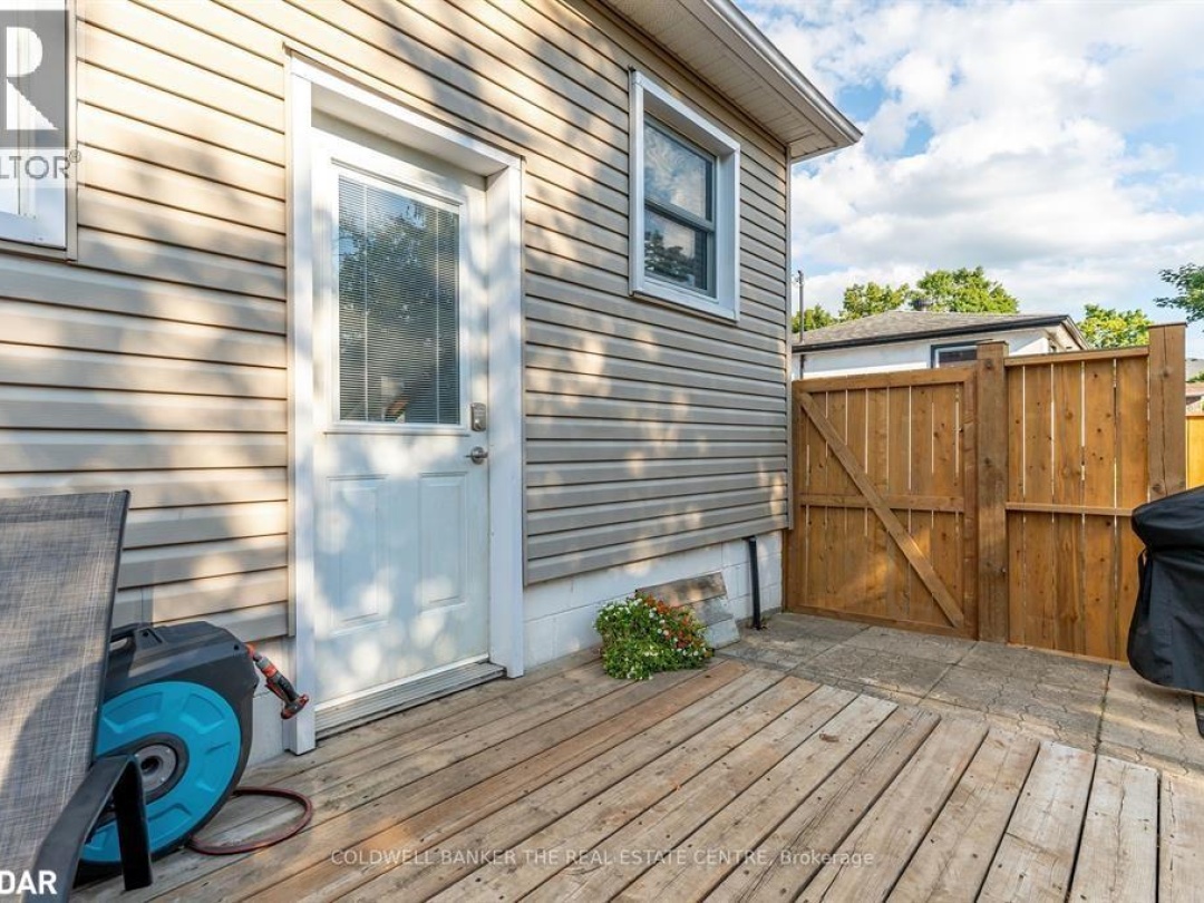 7 LEACH Street, 