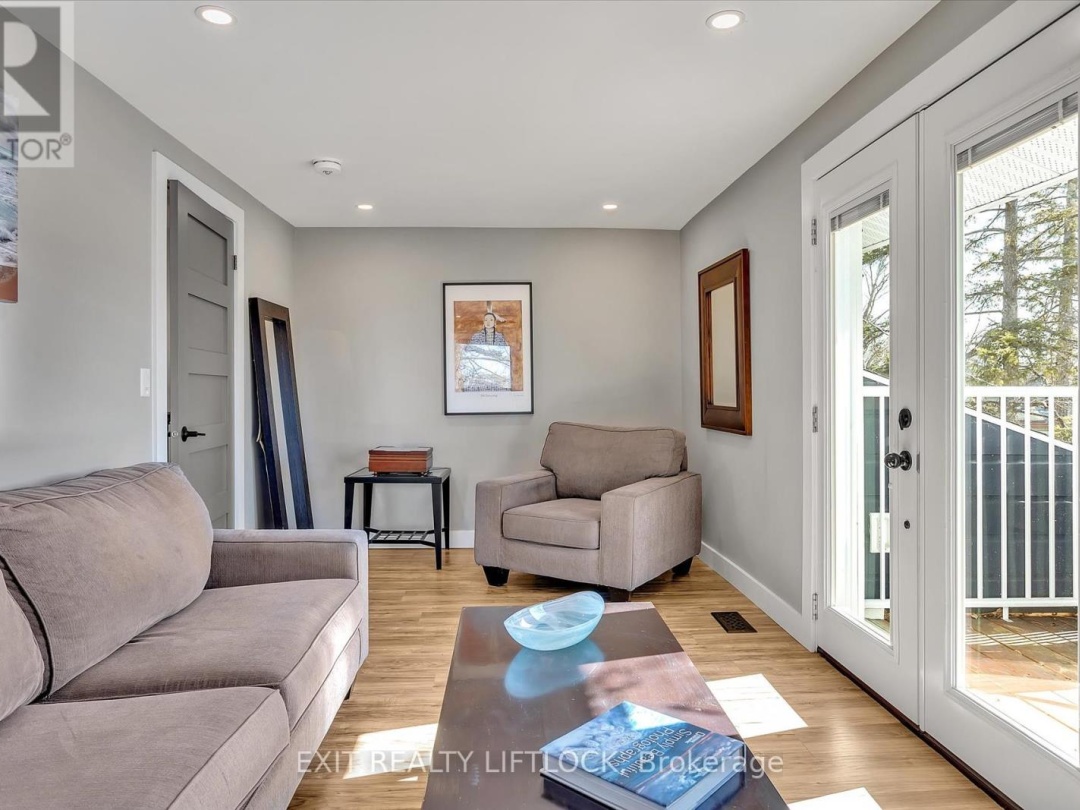 64 Front Street E, Pigeon Lake