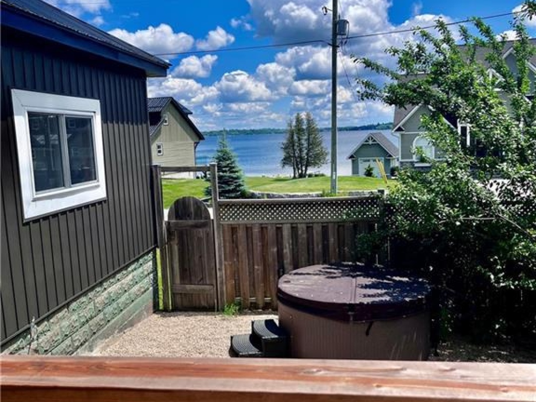 31 Blue Bay Lane, Cameron Lake
