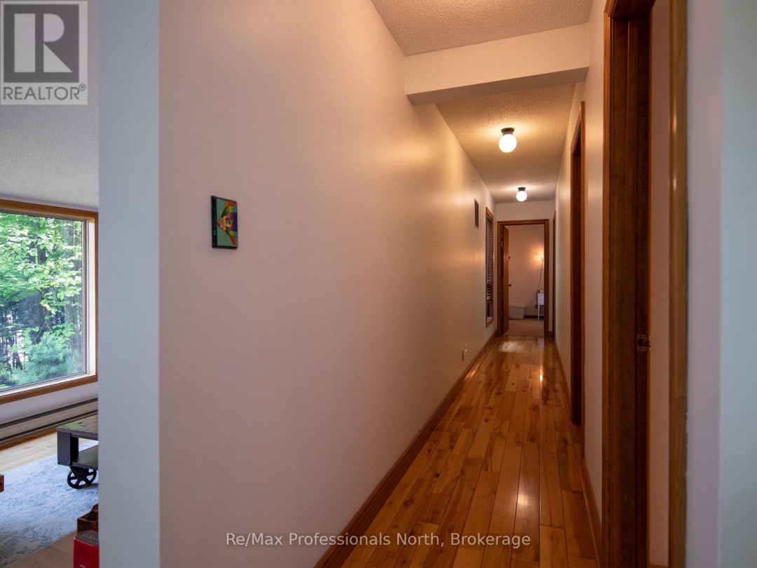 1008 SEVEN DWARFS CRESCENT, 