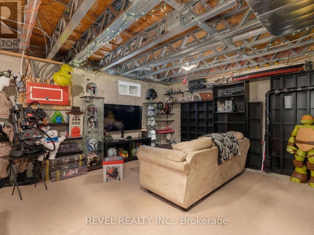 36 800 West Ridge Boulevard, Orillia