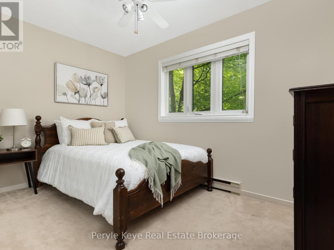 2 63 Southbank Drive, Lake Muskoka