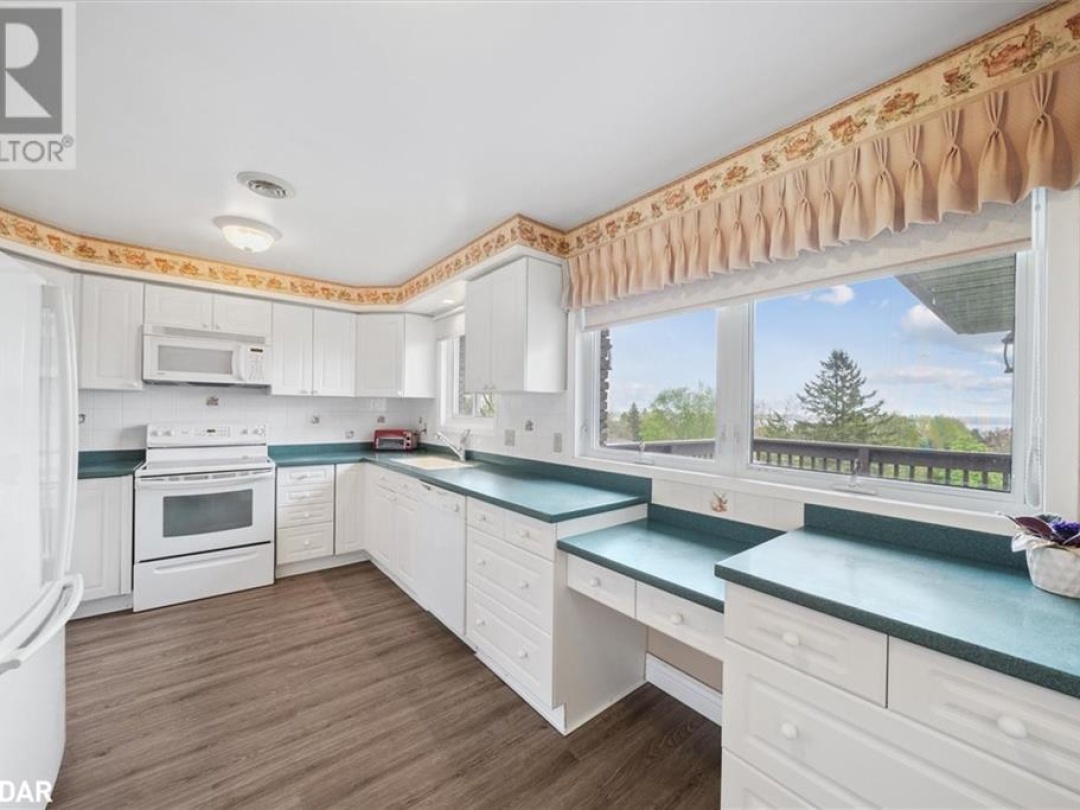 381 Country Club Circle, Pigeon Lake