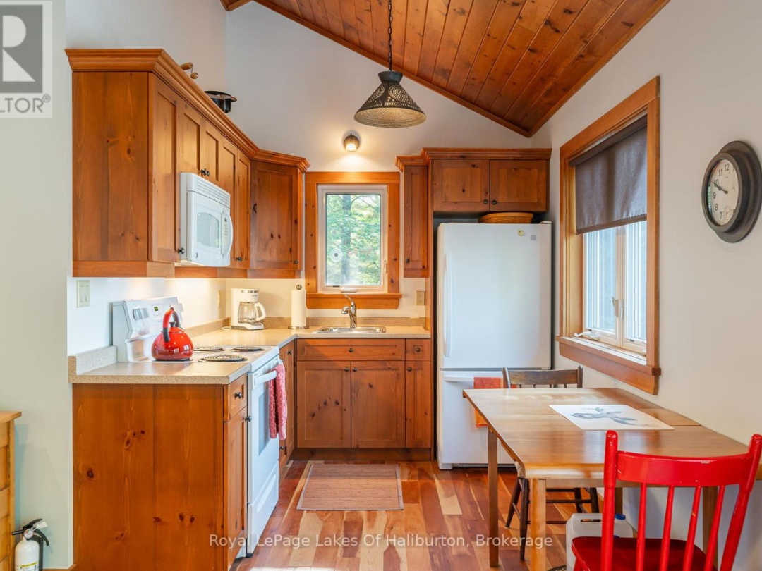 1070 Frank's Lane, Maple Lake