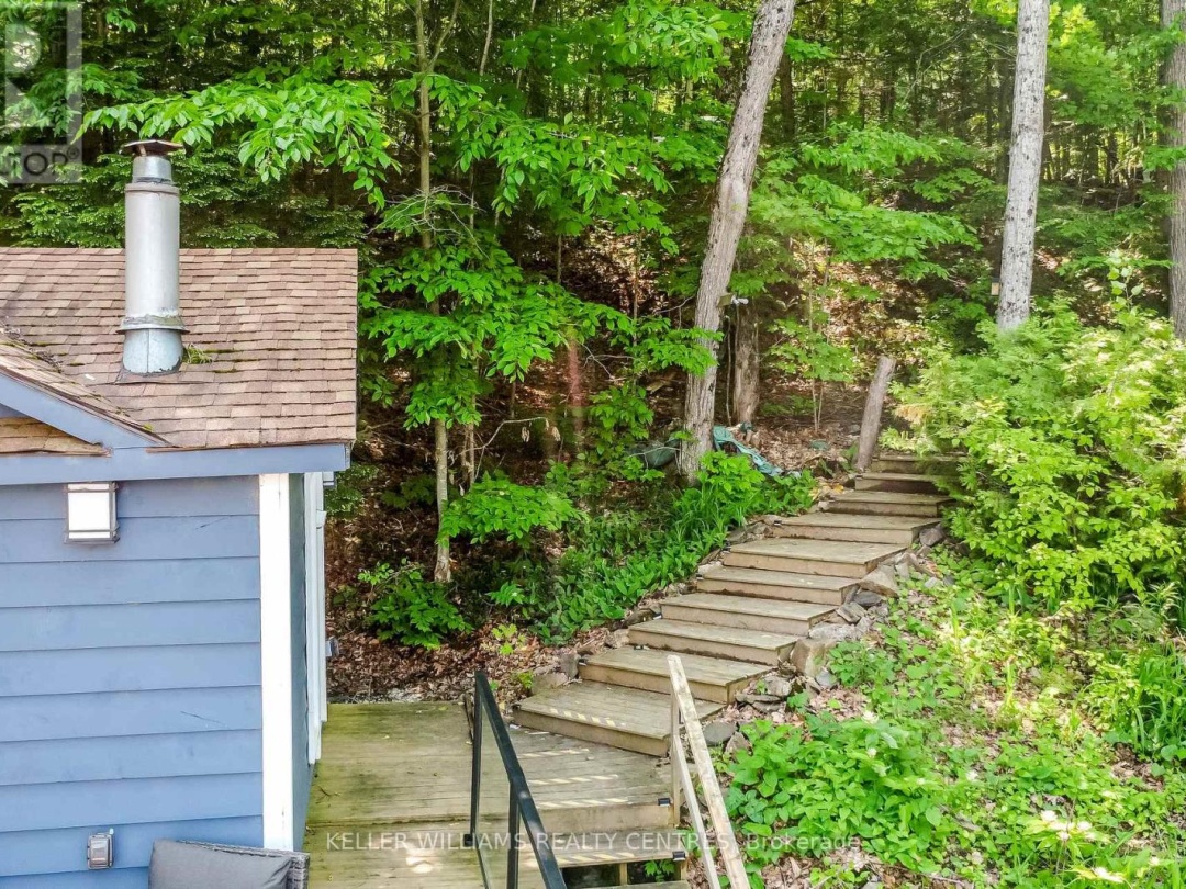 6 CURRIE LANE, 