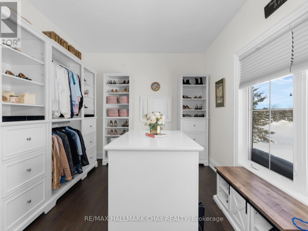12 Thoroughbred Drive, Oro-Medonte