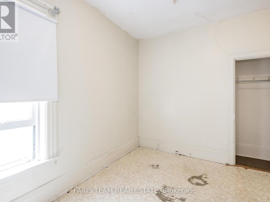 9 BORLAND STREET E, 