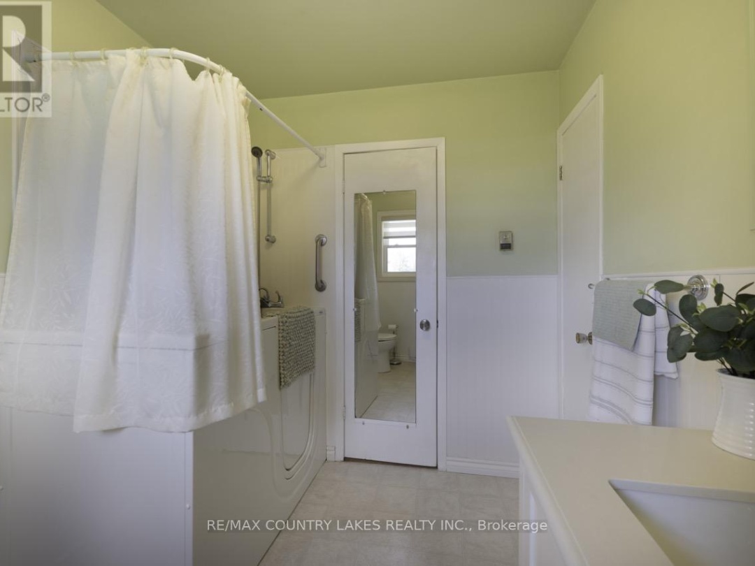 1389 Canal Road, Talbot Lake