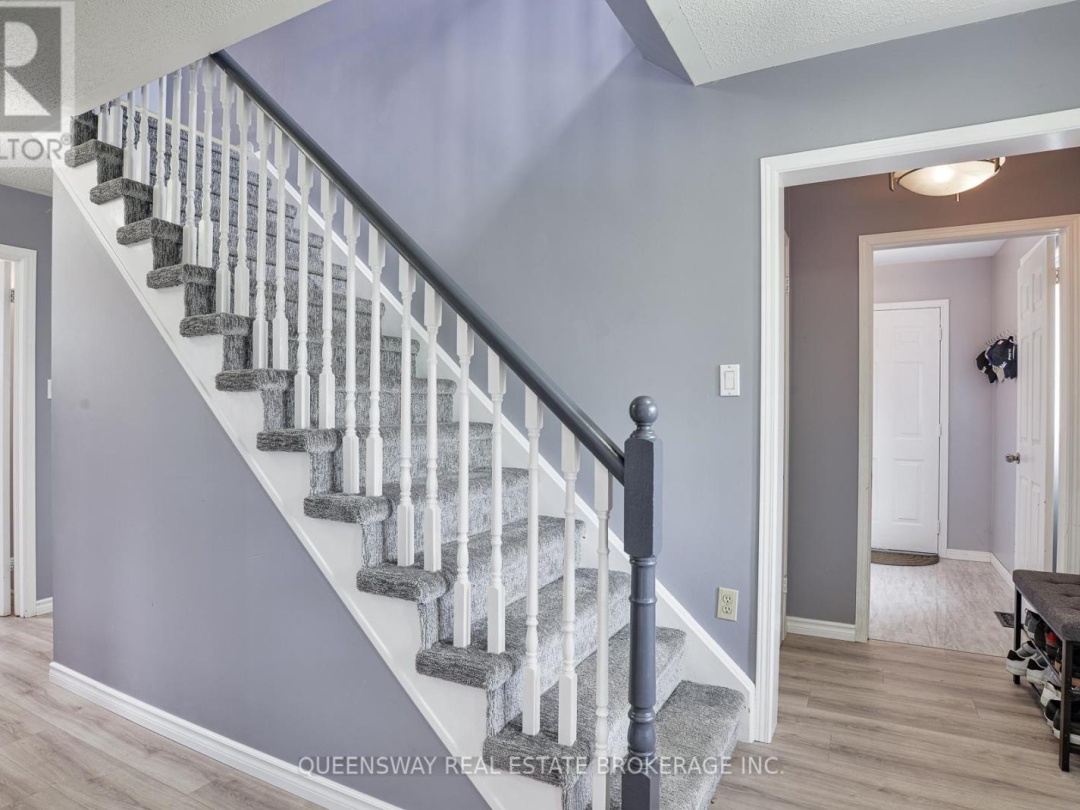 10 LEWIS DRIVE, Orillia