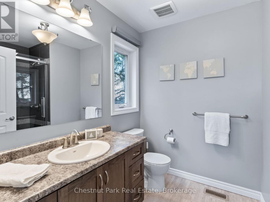 5989 KENNISIS LAKE ROAD, Kennisis Lake
