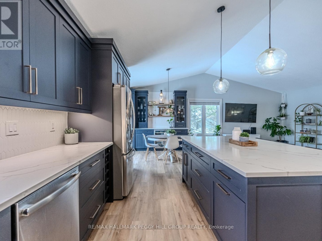 285 WARMINSTER SIDEROAD, 