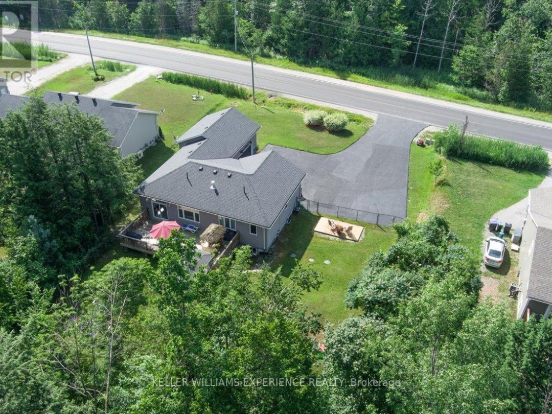 158 MOONSTONE ROAD E, 