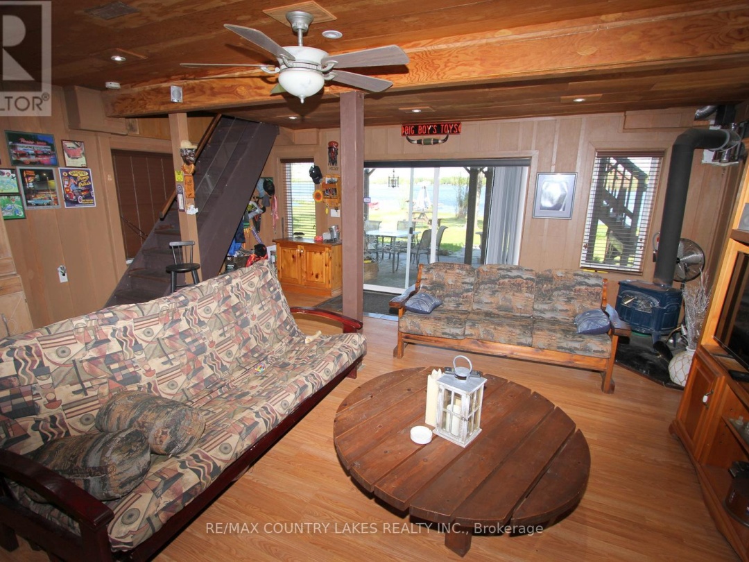 8 Saturn Lane, Mitchell Lake