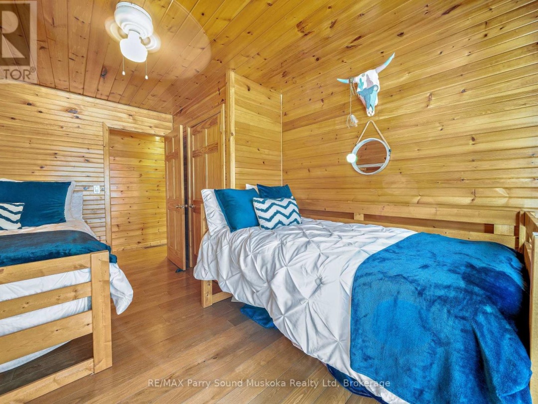 587 Centre Road, Manitouwabing Lake